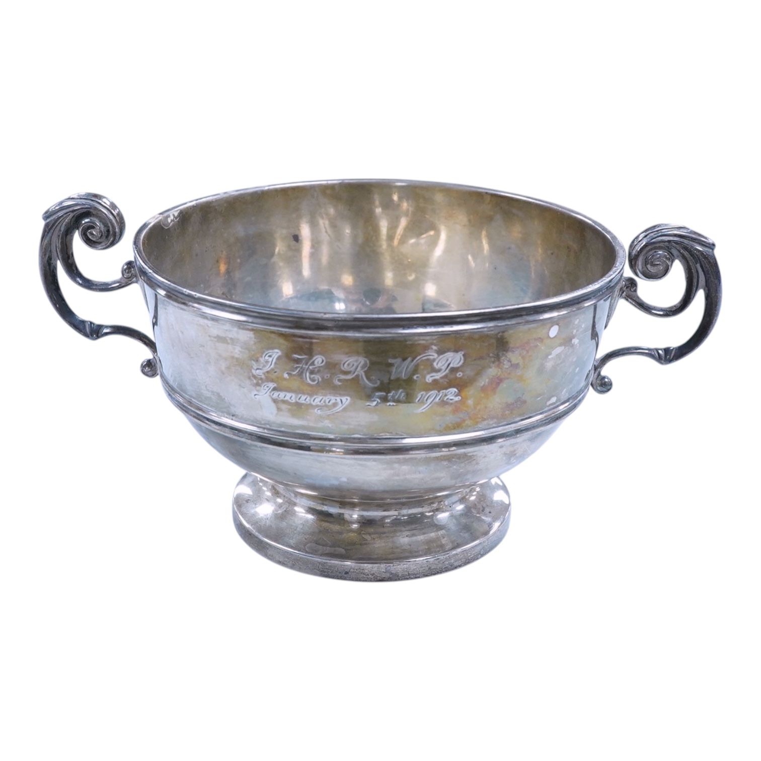 An Edwardian silver two handled pedestal bowl, by Lambert & Co, London, 1909, with later engraved inscription, diameter 10.5cm excluding the handles, 7.2oz.